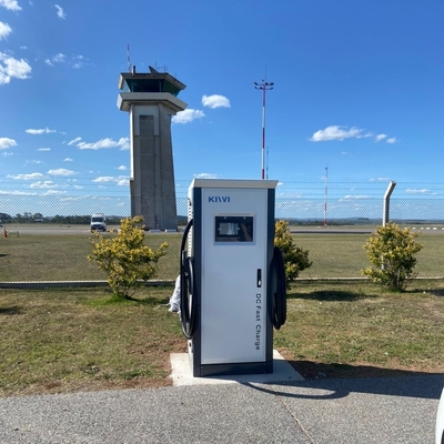 Estación de carga pública para vehículos eléctricos al aire libre con interfaz CHAdeMO tipo 2 de CCS