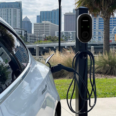 Cargador de vehículos eléctricos de tipo 2 de 32A de 3 fases para Tesla Model 3 portátil y frecuencia de red de 50Hz±10Hz